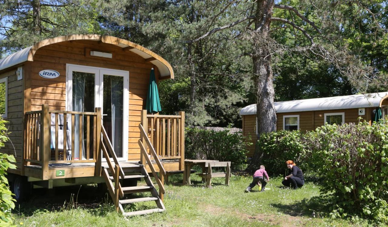 Camping Le Nid Du Parc Вилар-ле-Домб Екстериор снимка